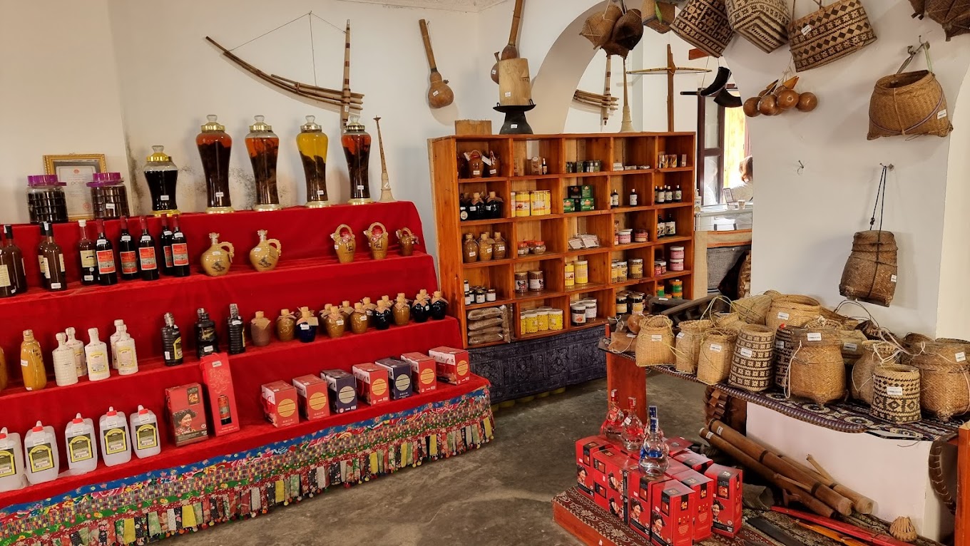 Dinh thự Hoàng A Tưởng Mua quà lưu niệm tại dinh thự