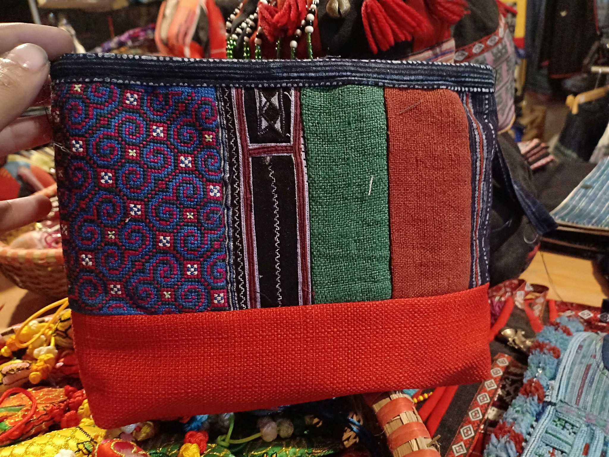 Mua thổ cẩm Sa Pa làm quà