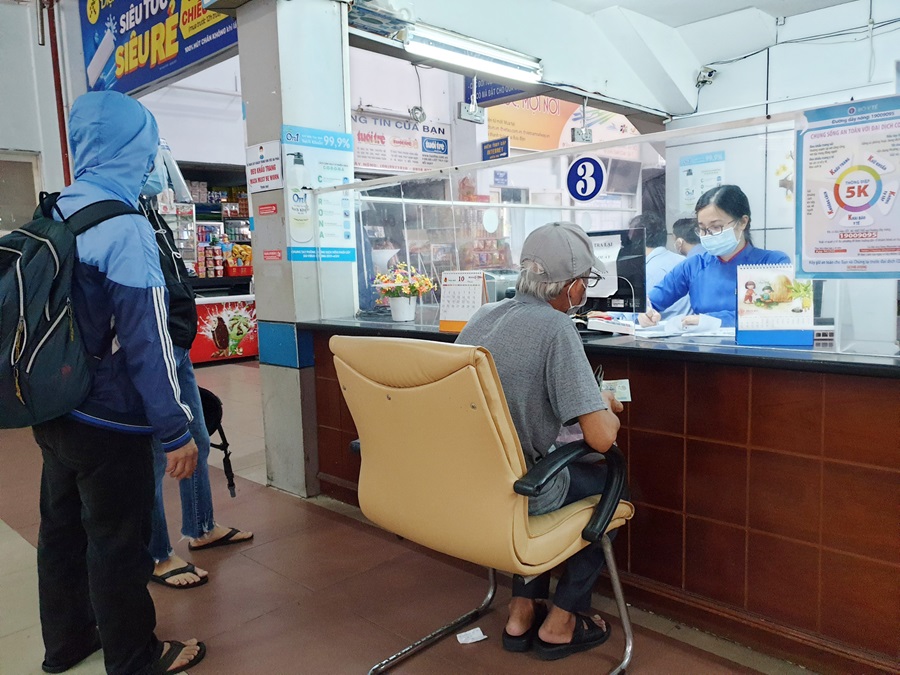 Mua vé ở ga Sài Gòn