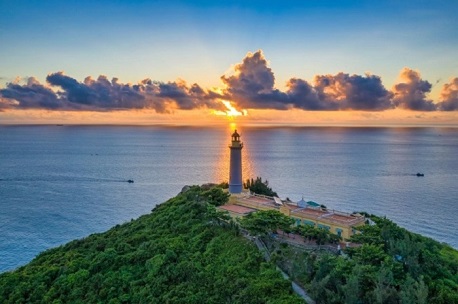 Mũi Điện Phú Yên – Điểm đón bình minh “đầu tiên” của Tổ quốc