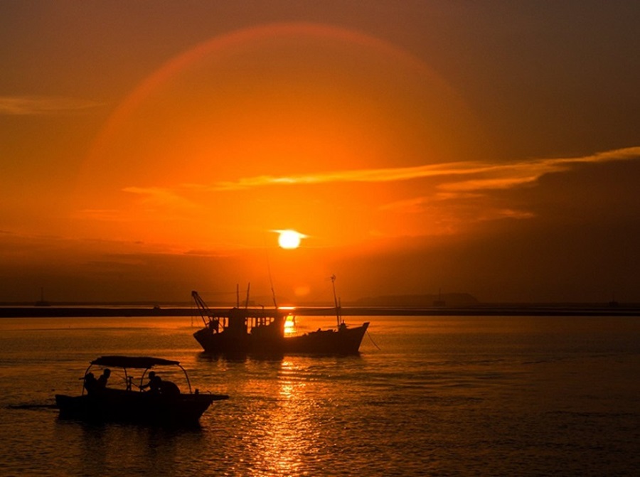 Bạn nán lại vài phút để ngắm nhìn khung cảnh hoàng hôn trước khi về