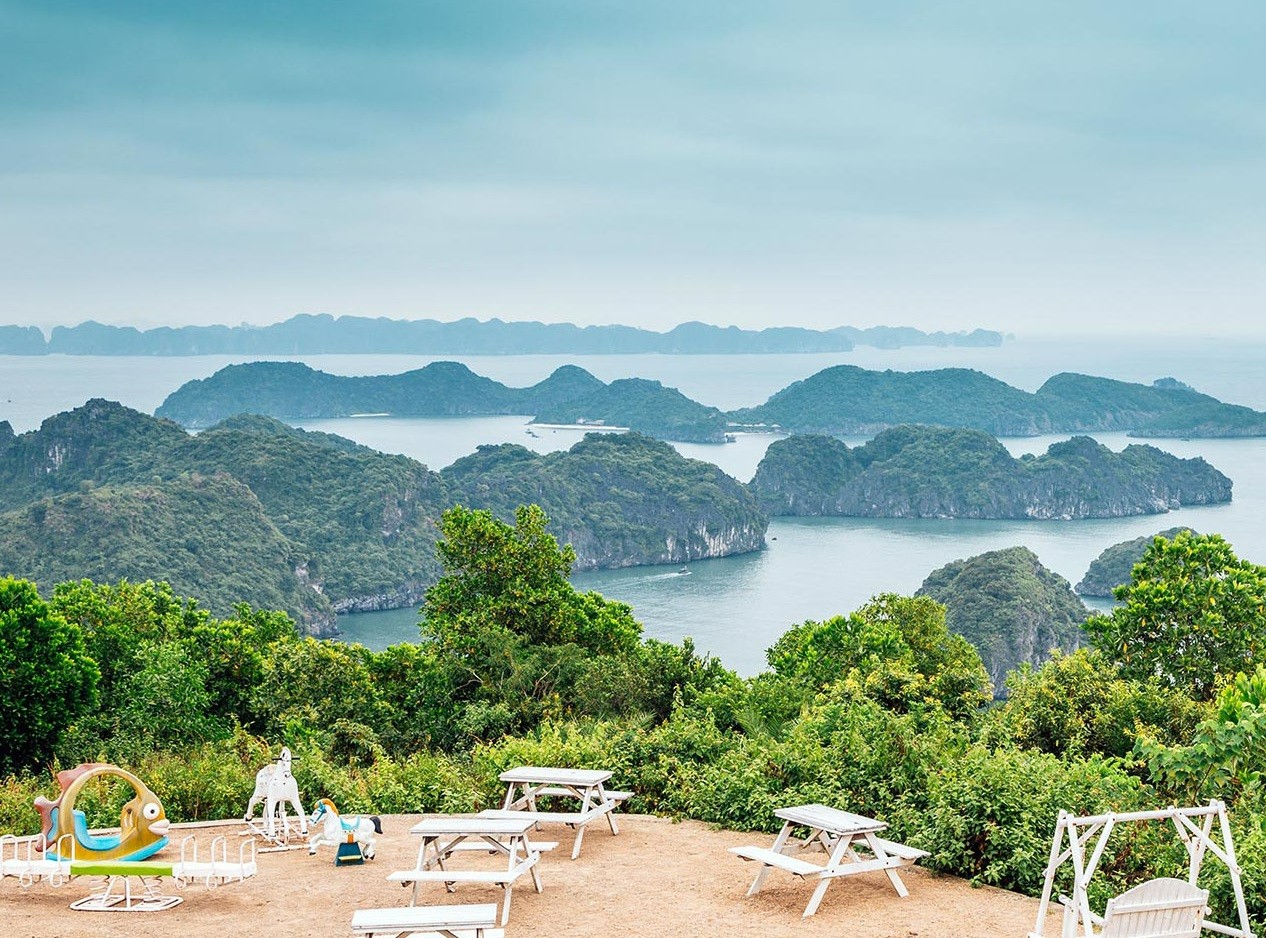 Ngắm cảnh từ pháo đài