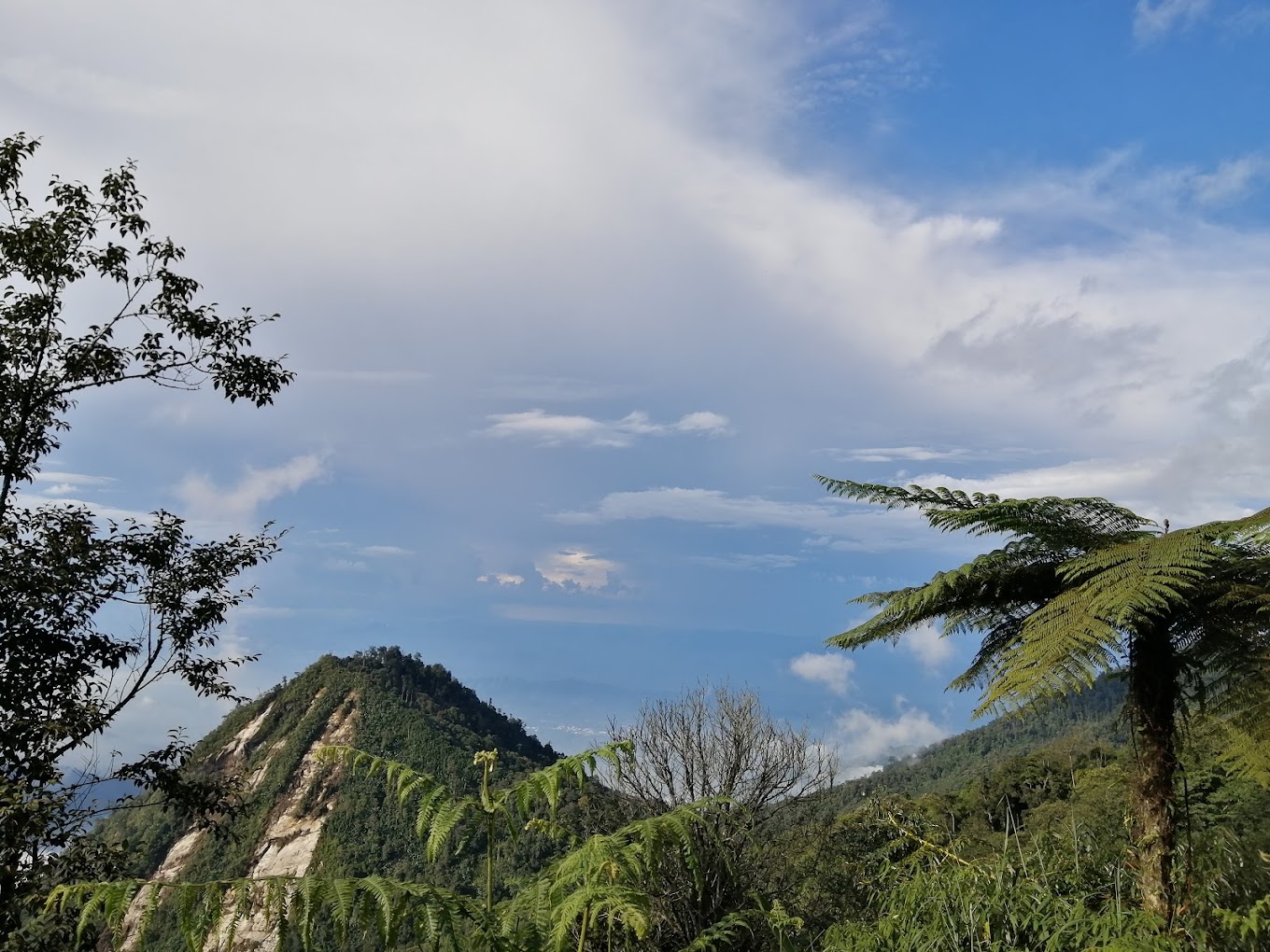 Ngắm núi rừng Tây Bắc ở lầu Vọng Cảnh