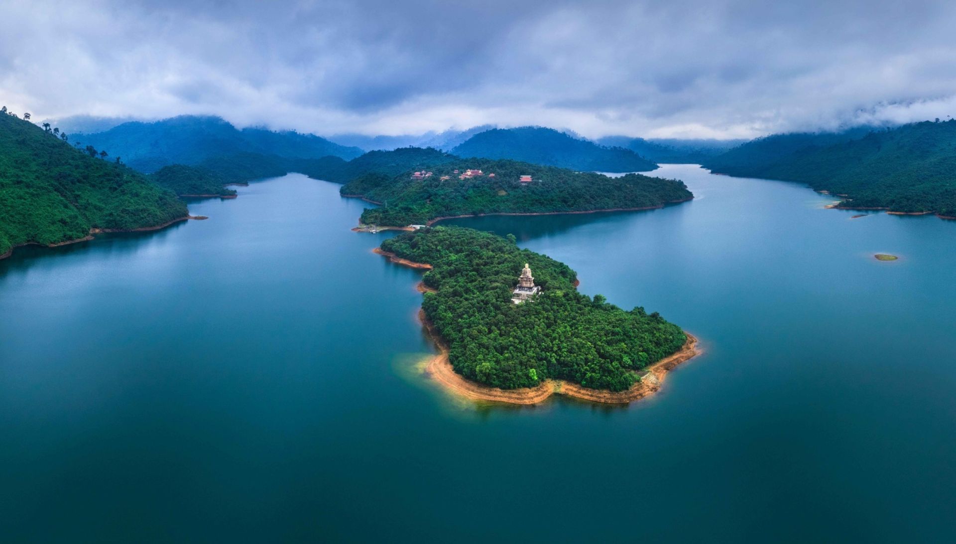 Ngũ hồ Bạch Mã Toàn cảnh Thiền viện trúc lâm