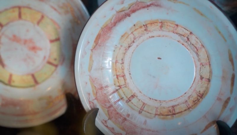 Đồ gốm cổ được trưng bày tại nhà cổ Diệp Đồng Xuân