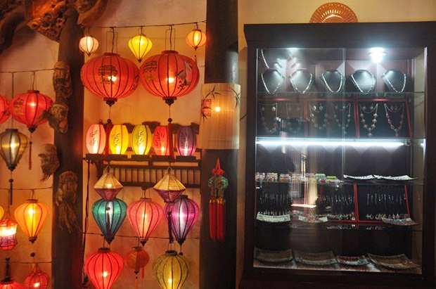 Nhà cổ là nơi lưu giữ nhiều sản phẩm mỹ nghệ đẹp xuất sắc