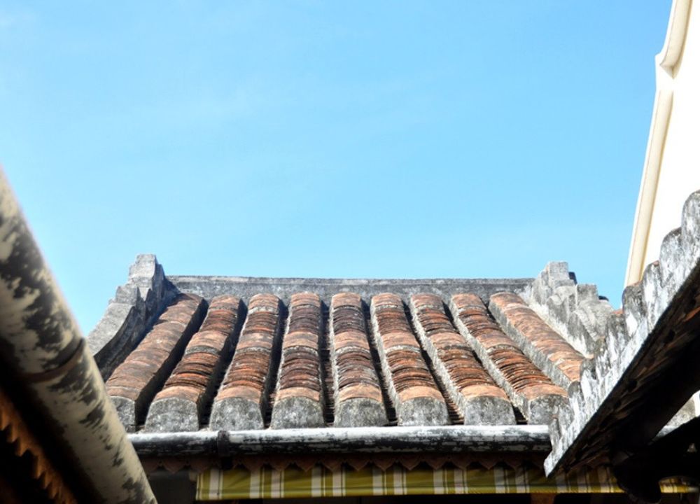 Mái ngói âm dương đặc trưng của ngôi nhà cổ