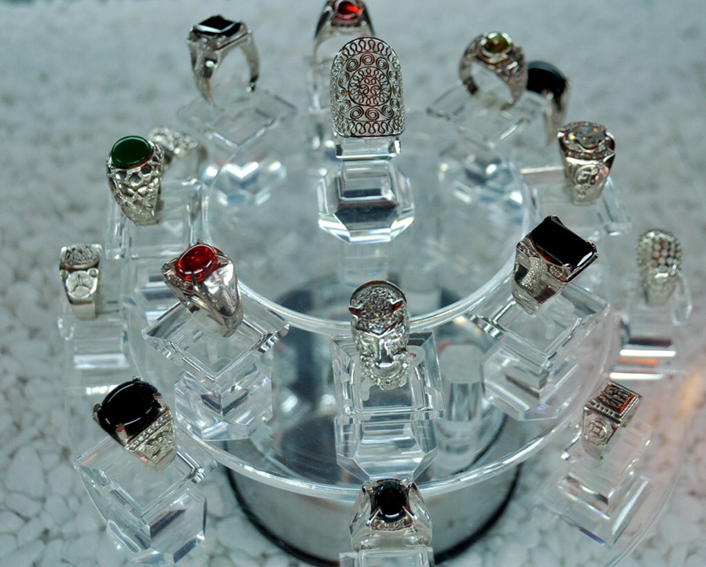 Những chiếc nhẫn lấp lánh được rất nhiều du khách yêu thích