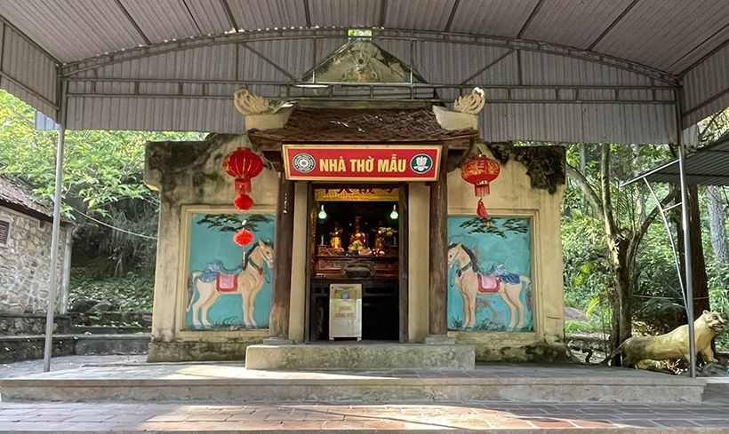 Chùa Chân Tiên Nhà thờ Mẫu chùa Chân Tiên