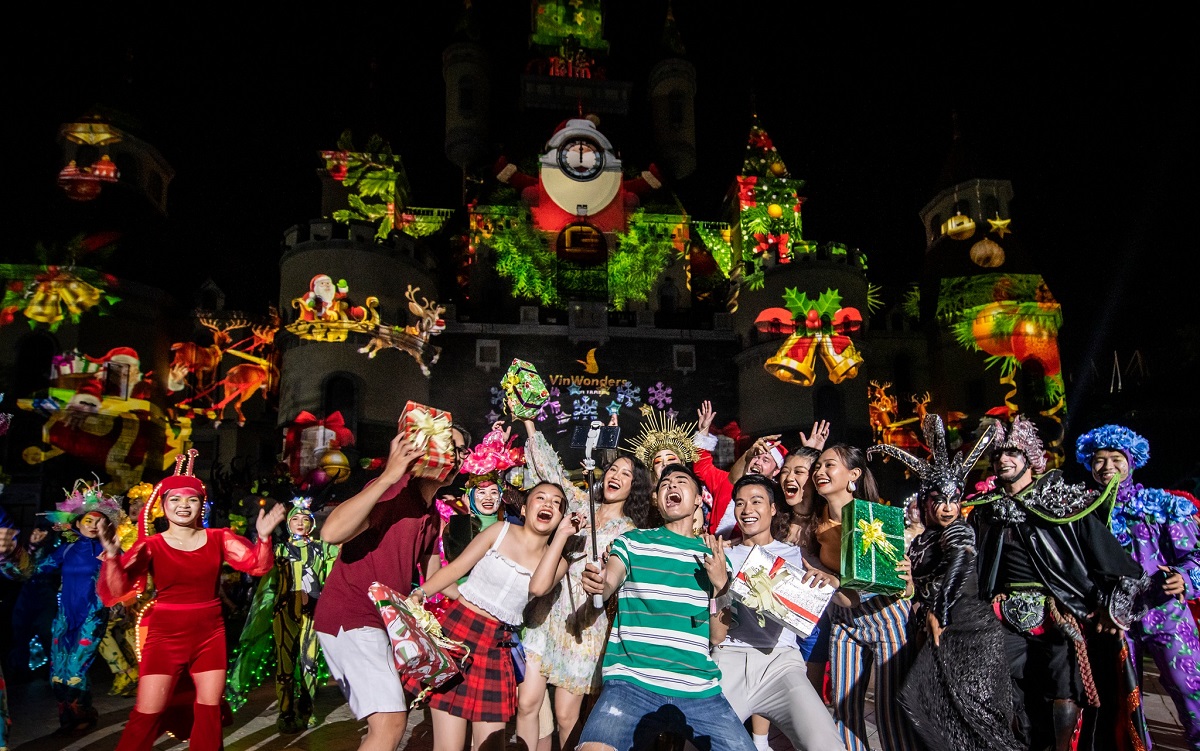 Nhạc Giáng sinh tiếng Anh Bản nhạc Holly Jolly Christmas thường được trình bày trong các sự kiện lễ hội và buổi tiệc Giáng sinh