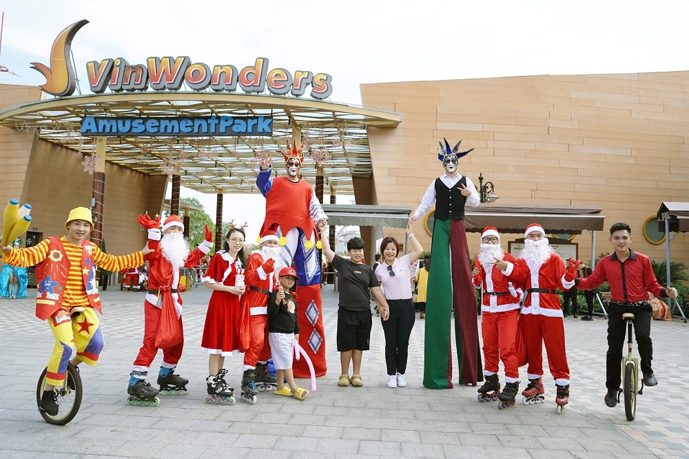 Nhạc Giáng sinh tiếng Anh Santa Claus is Coming to Town vẫn luôn là một bản nhạc được yêu thích mỗi khi mùa lễ Giáng sinh đến