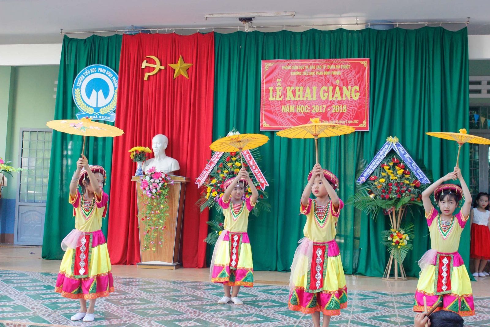 Những tiết mục văn nghệ hay, vui nhộn 