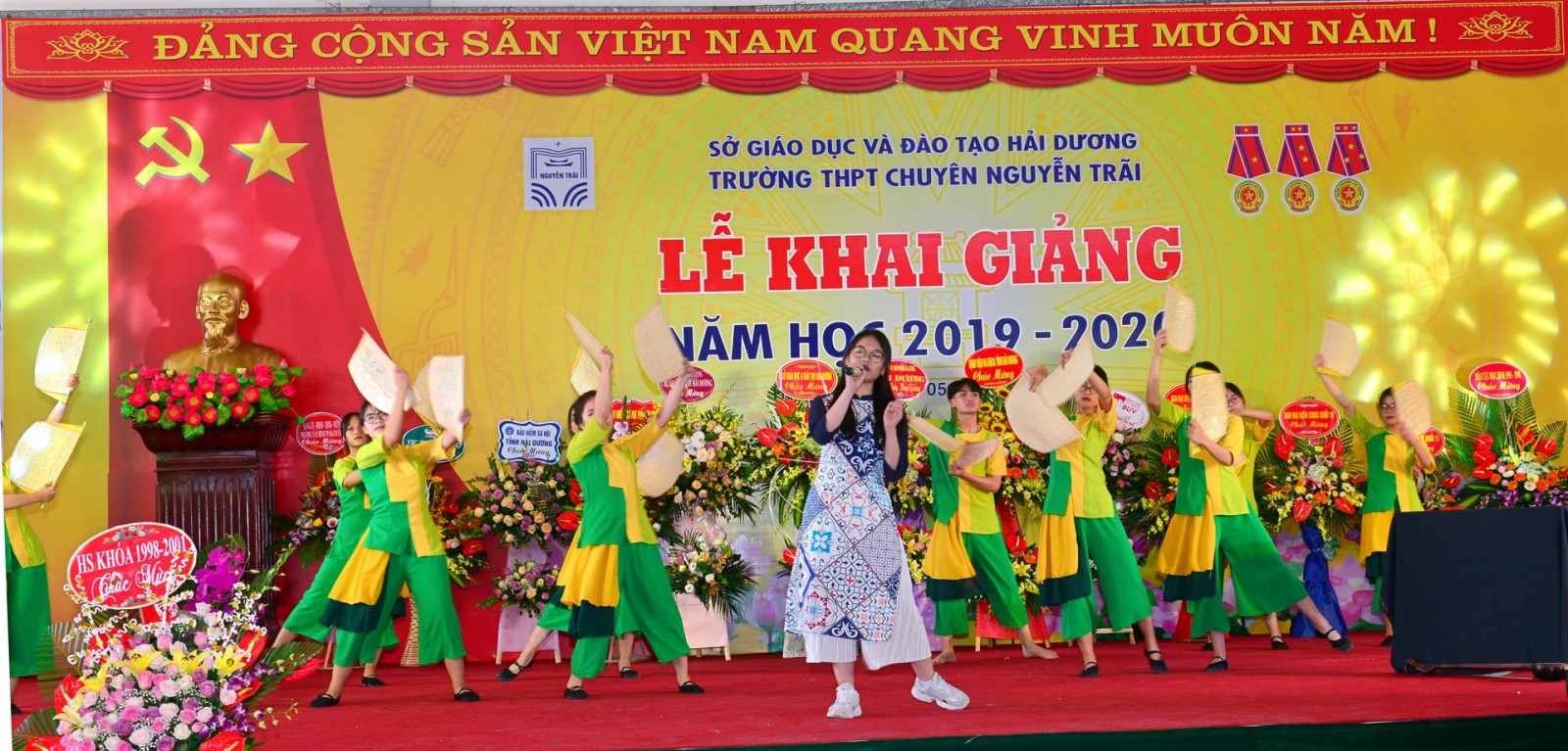 Nhạc khai giảng vui tươi khiến các em học sinh hào hứng hơn