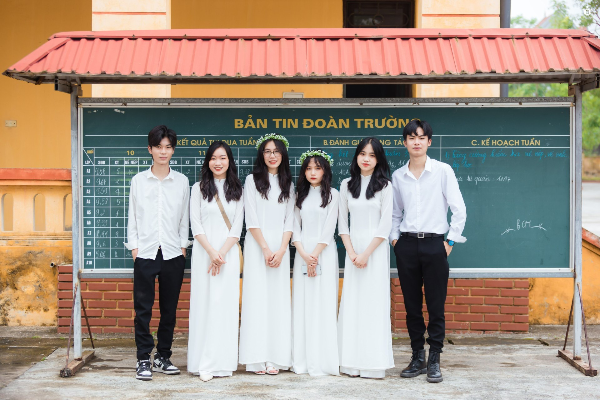 Hình ảnh áo trắng là cảm hứng cho nhiều bài hát