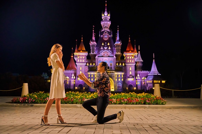 Màn cầu hôn lãng mạn tại VinWonders Phú Quốc