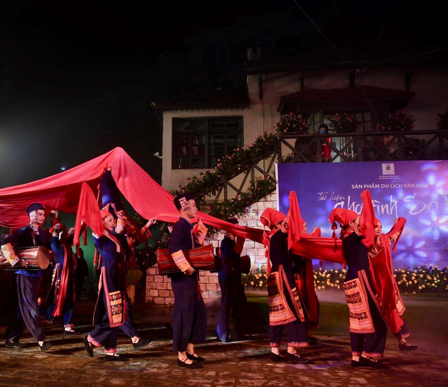 Chợ tình Sapa