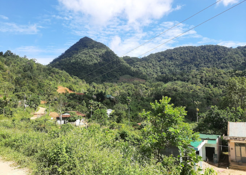 núi Cà Đam Núi Cà Đam là một trong những ngọn núi ở Quảng Ngãi được nhiều du khách yêu mến