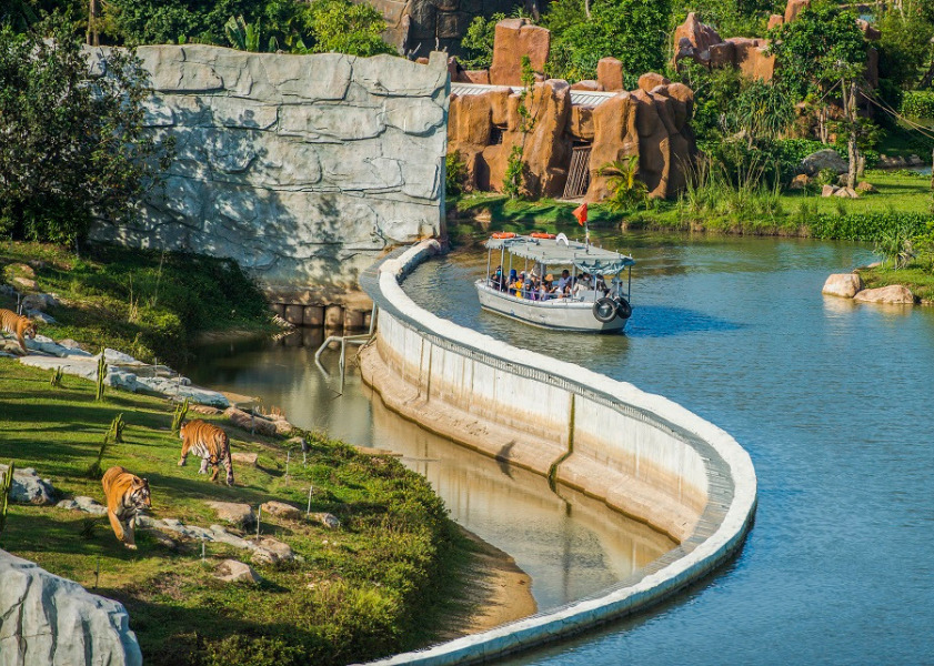 núi Cà Đam Bạn sẽ rất thích thú với trải nghiệm du khảo trên sông, ngắm thú cực độc đáo tại River Safari