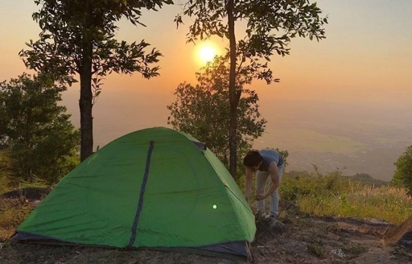 Tổ chức cắm trại trên núi Vũng Chua và cùng nhau chia sẻ những câu chuyện 