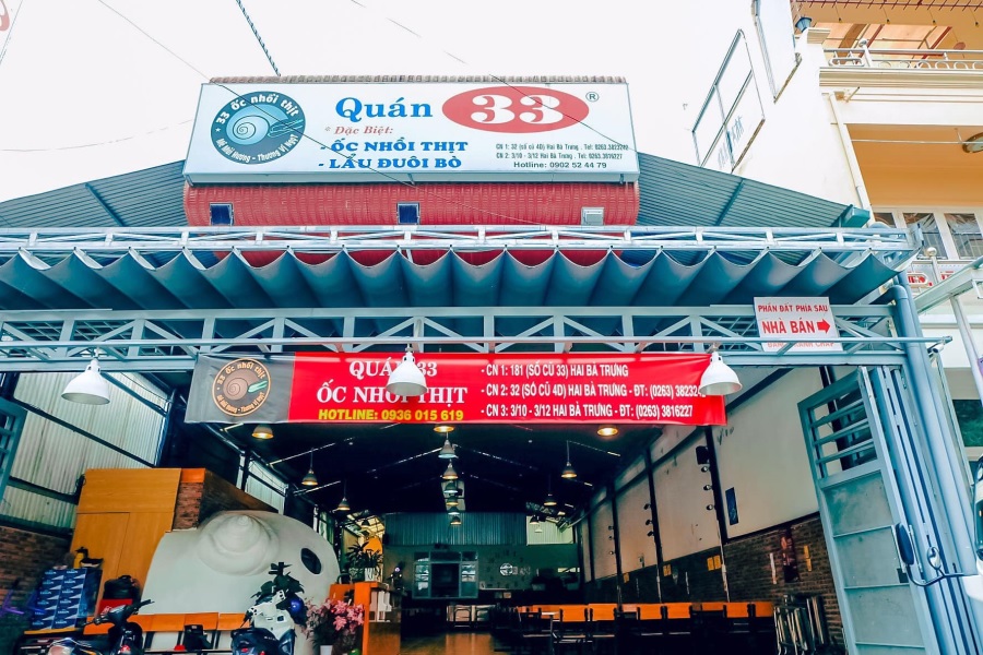 Không gian quán ốc 33 Hai Bà Trưng rộng rãi, sạch sẽ