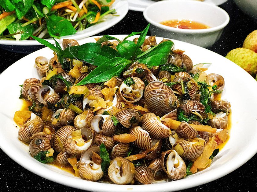 Quán bé Hiếu một trong những quán ốc bình dân Phan Thiết 