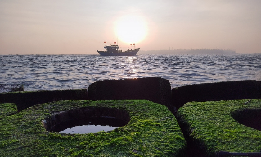 Bãi đá thấp - góc check in “thần thánh” hấp dẫn du khách 