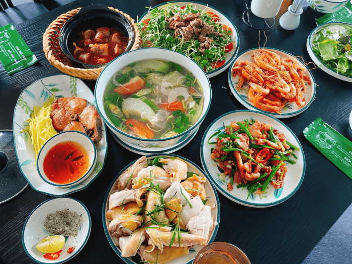 ăn trưa ở Quy Nhơn Quán ăn trưa Quy Nhơn hút khách