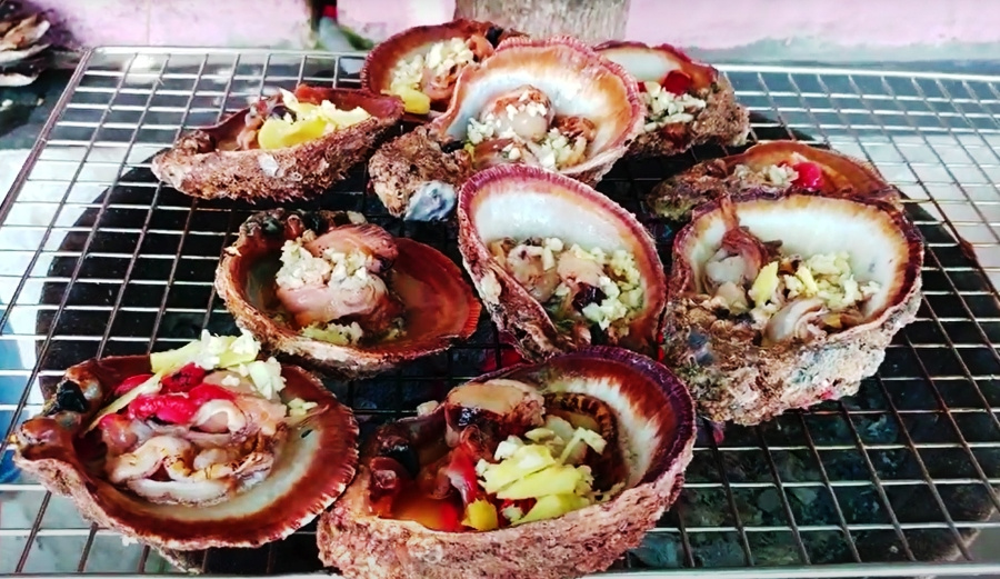 Bãi Ông Thưởng thức hải sản tươi ngon khi ghé thăm Bãi Ông Cù Lao Chàm