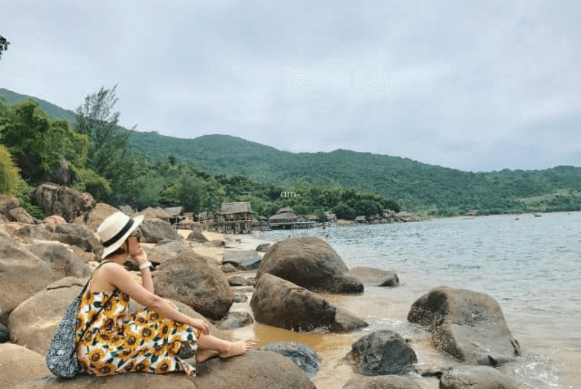 Thỏa sức check in tại bãi tắm Rạng