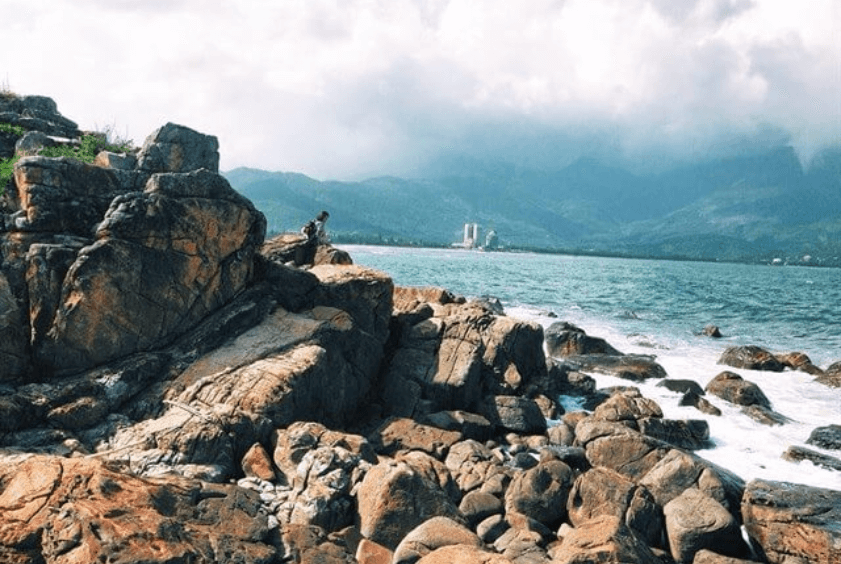 Bãi tắm Rạng với làn nước trong xanh