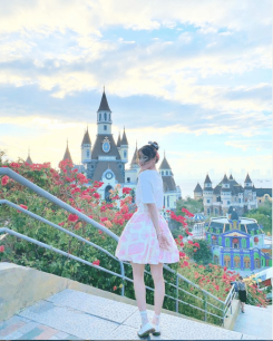 45++ cách tạo dáng chụp ảnh đẹp khi mặc váy chị em vào học hỏi ngay