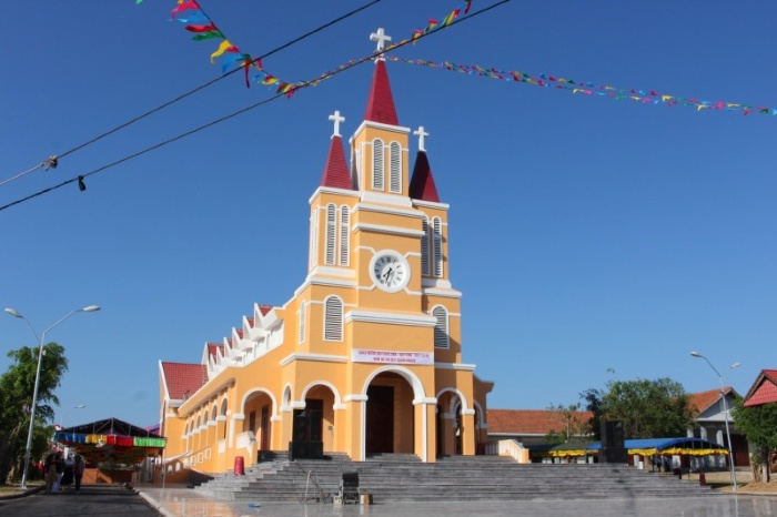 Nhà thờ Trà Kê nổi tiếng với lối kiến trúc độc đáo