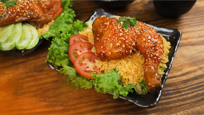 Cơm gà Quy Nhơn là món ăn đặc sản tại địa danh này