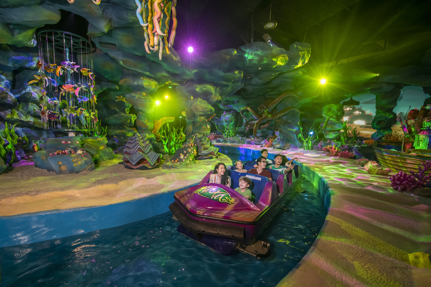 Trò chơi Thuyền nước bóng tối đình đám thế giới đã có mặt tại VinWonders Nha Trang