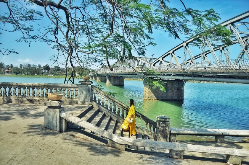 Vẻ đẹp mộng mơ của sông Hương và cầu Tràng Tiền