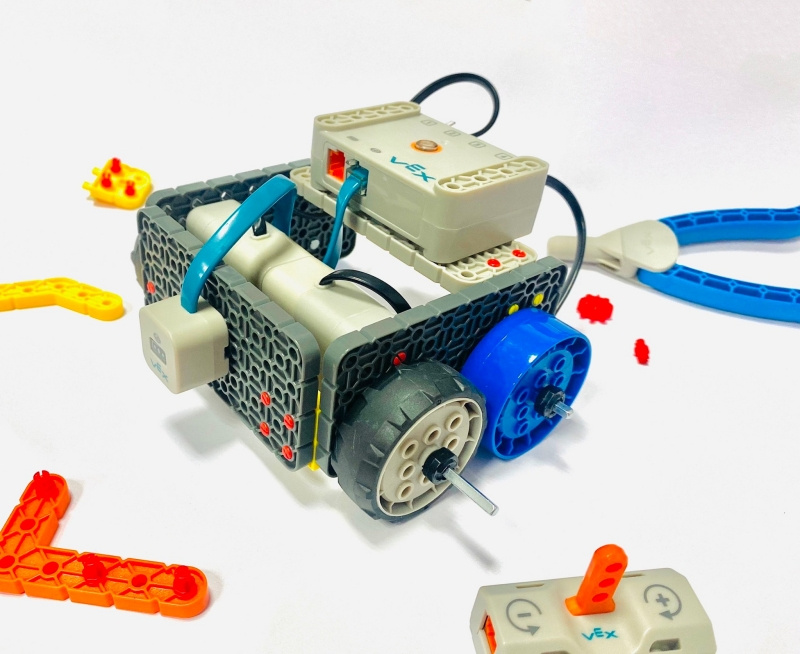 Kích thích sự sáng tạo, niềm đam mê công nghệ cho bé qua những mô hình robocon nhí 