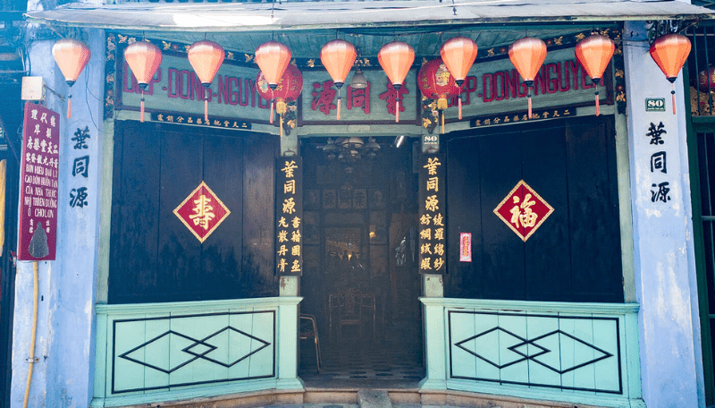 Khung cảnh bên ngoài nhà cổ Diệp Đồng Nguyên