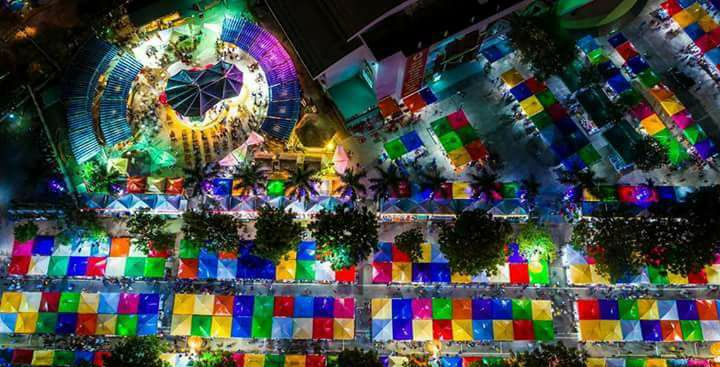 Chiêm ngưỡng sắc màu sặc sỡ của chợ đêm Quy Nhơn từ trên cao