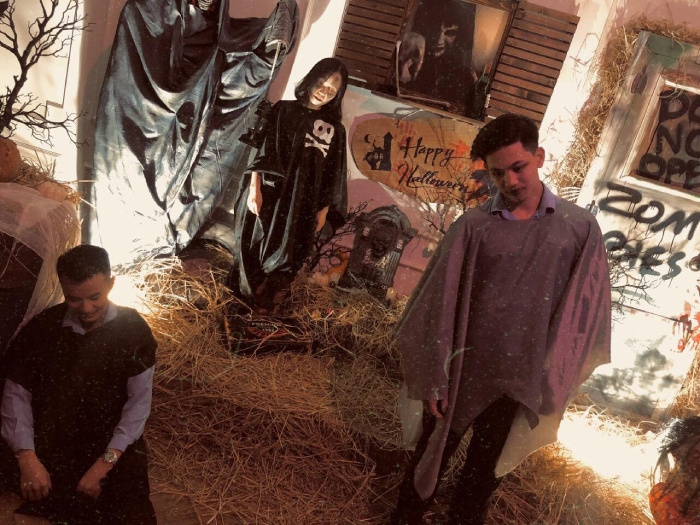 Trang trí mặt nạ Halloween đơn giản với kỹ thuật trang điểm