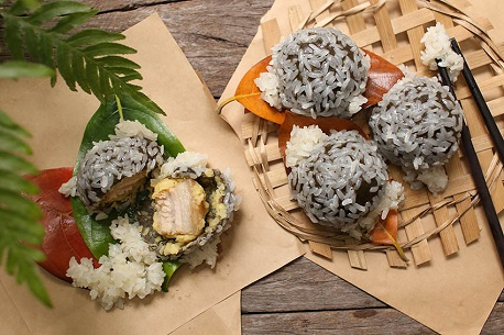 Review 7 quán xôi khúc Hà Nội ngon nức tiếng, chuẩn vị truyền thống