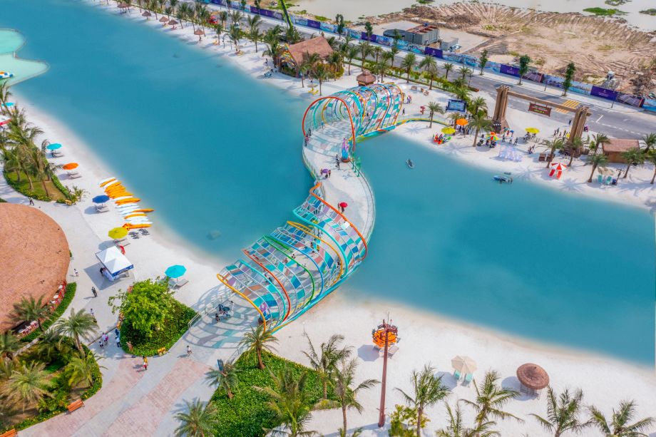 VinWonders Hà Nội sẽ đưa bạn đến không gian vịnh biển và cảnh quan tươi đẹp giữa lòng Thủ đô