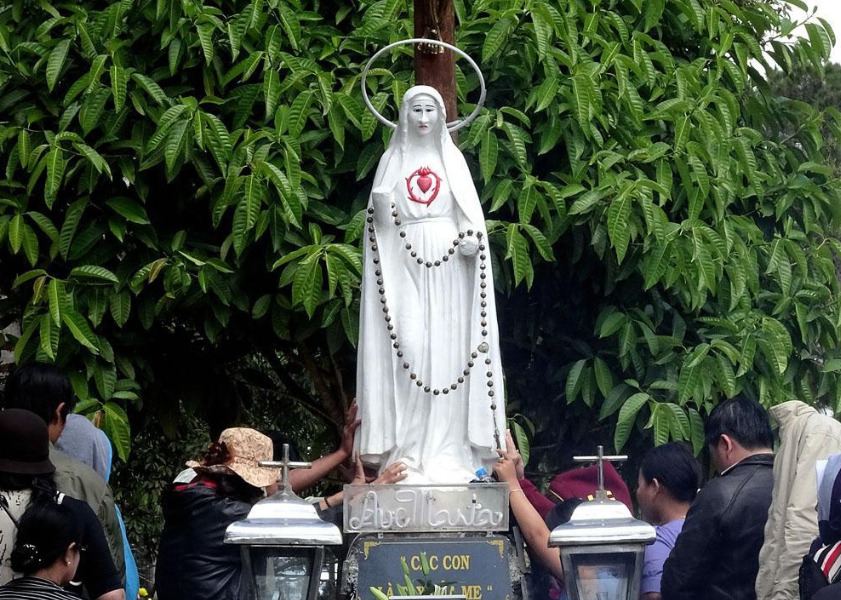 Tượng Đức mẹ Măng Đen