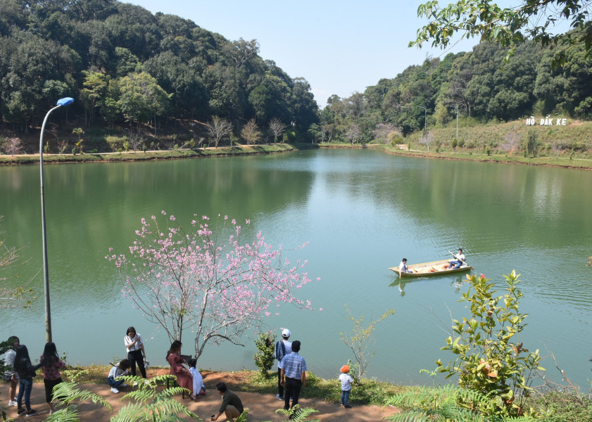 Toàn cảnh hồ Đăk Ke thơ mộng