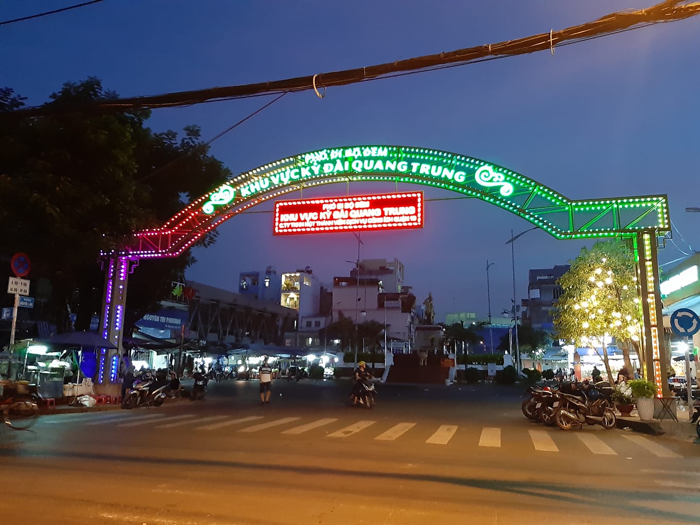 Cổng chào phố đi bộ