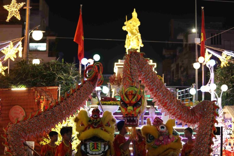 Vui chơi tại phố đi bộ