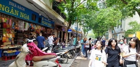 Phố Đinh Lễ – Khám phá “thiên đường” cho người yêu sách tại Thủ đô