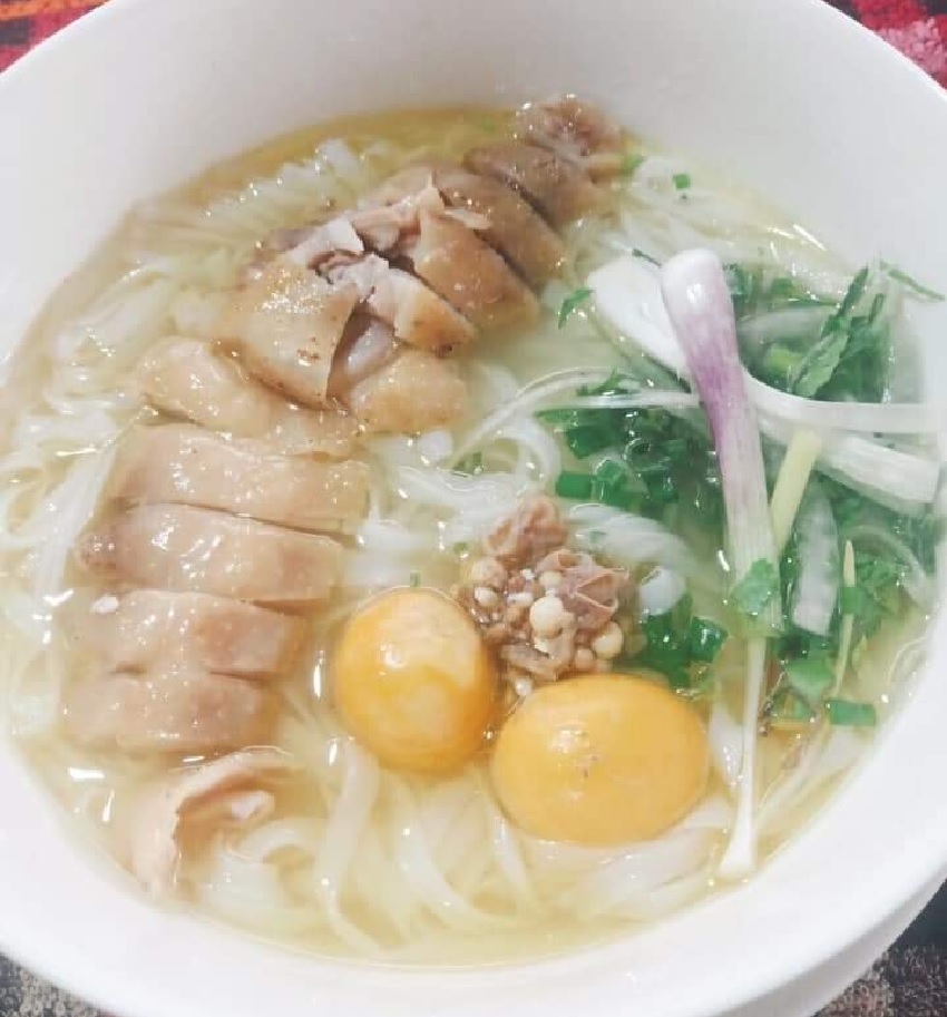 Quán phở ở Nha Trang Nghị được xem là một trong những quán phục vụ phở Bắc chính hiệu