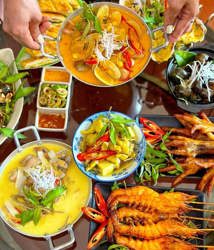 Phố lẩu nướng Đại lộ Lê Lợi