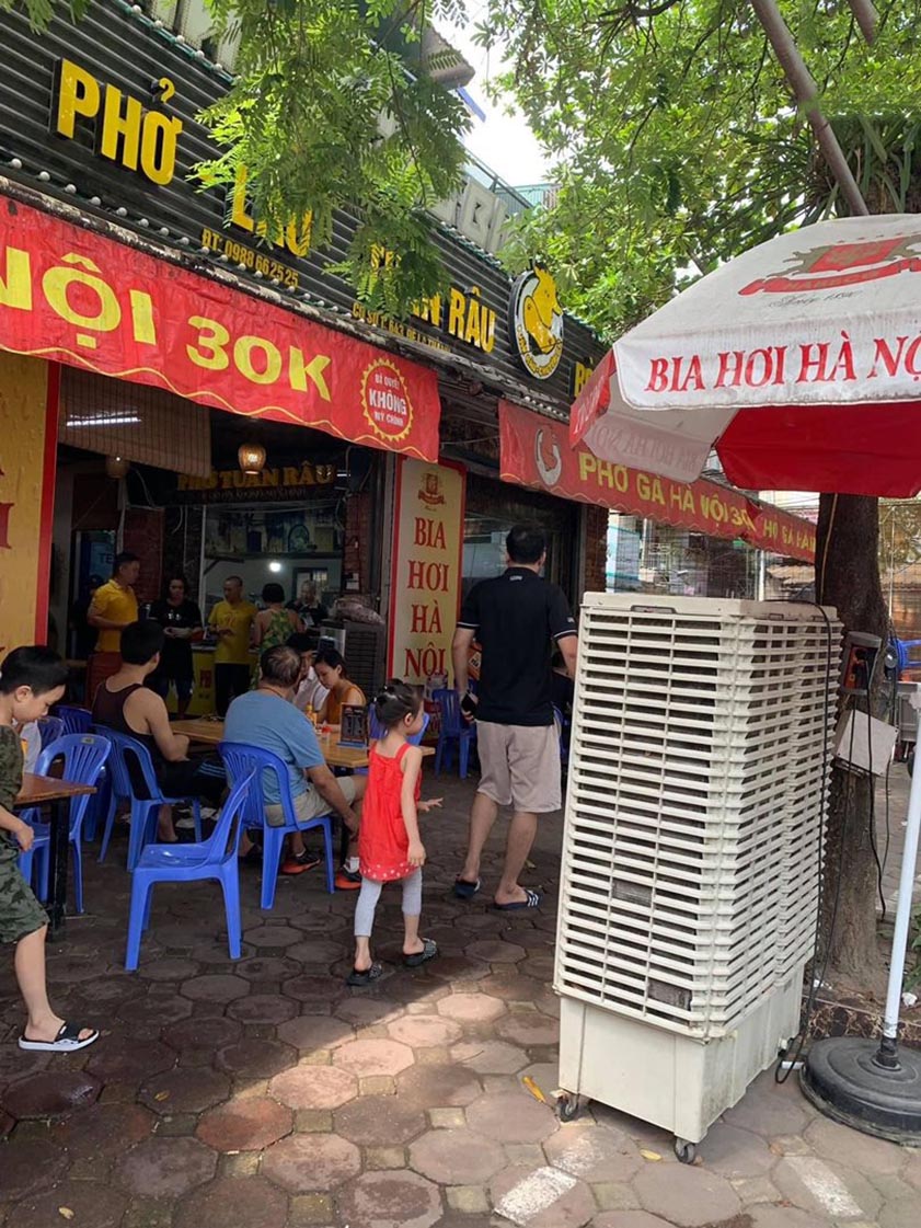 Quán phở Tuấn Râu nổi tiếng khu Đê La Thành