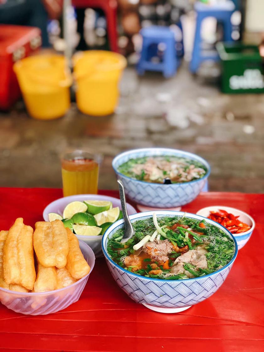 Phở bò sốt vang quán cô Dậu được đánh giá cao nhờ phần nước dùng đậm đà 